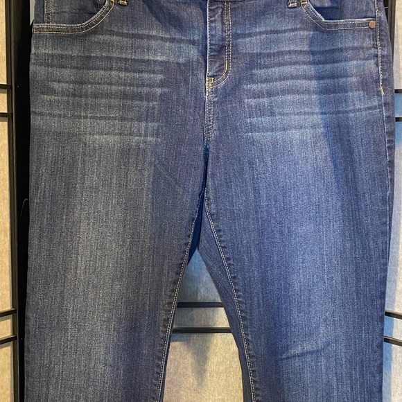 Simply Vera Vera Wang Pants Size 14 Jeans Roll Cut Capri Beautiful Darker Wash - Picture 2 of 11